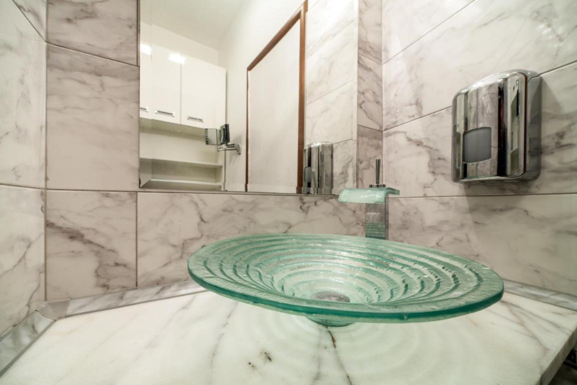 Sova Apartment Lviv Сenter Сity Buitenkant foto