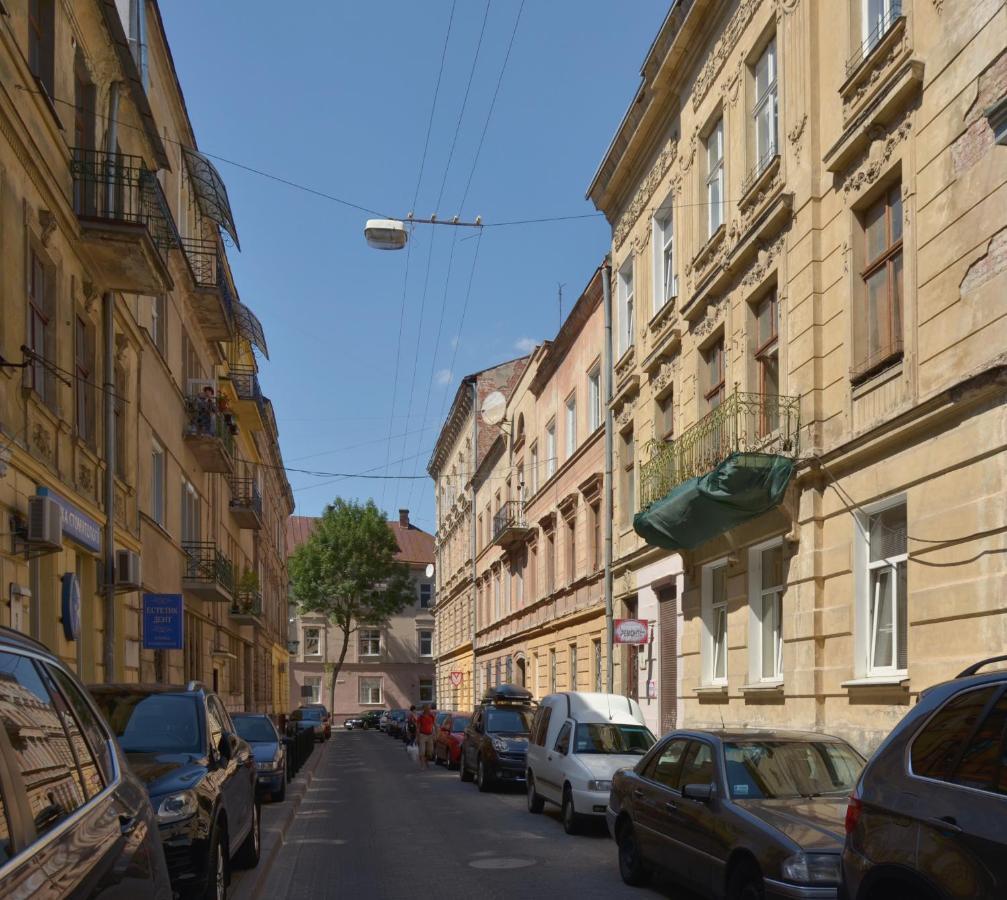 Sova Apartment Lviv Сenter Сity Buitenkant foto
