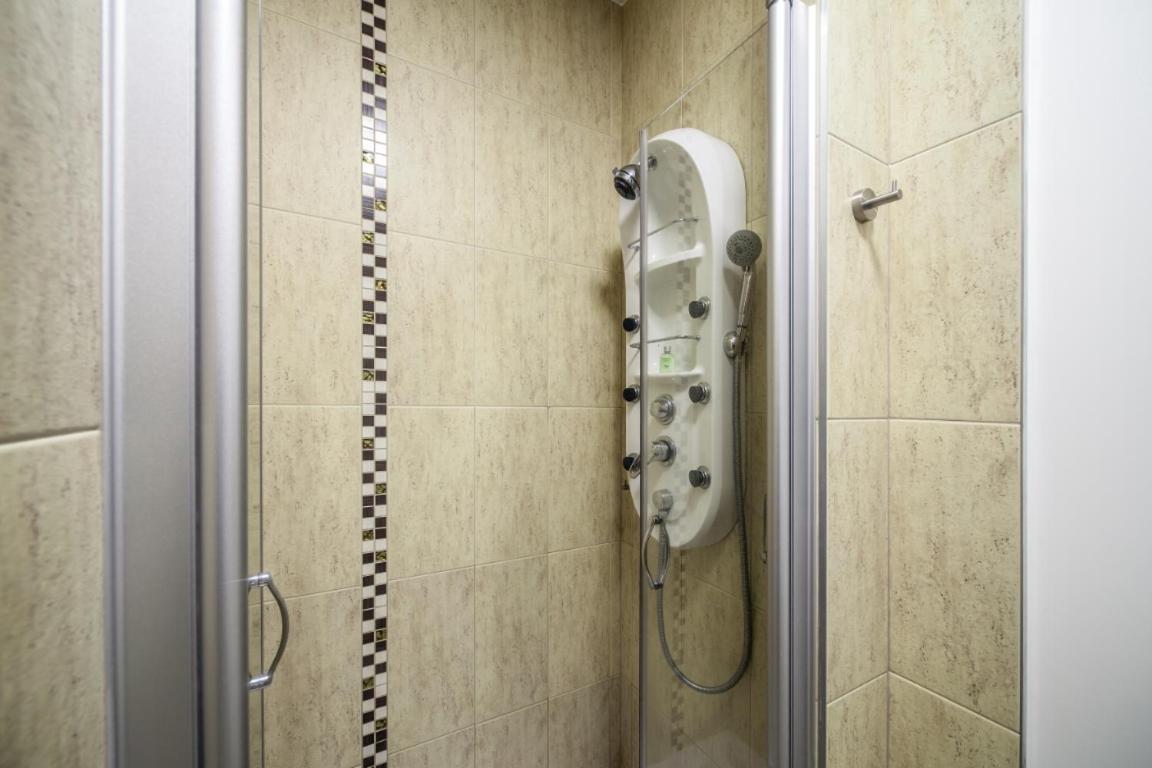 Sova Apartment Lviv Сenter Сity Buitenkant foto